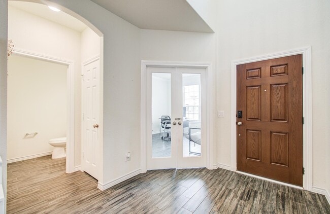 Building Photo - 27817 Ellie Oak Ln