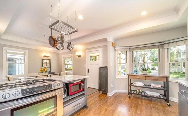 Building Photo - 986 Smith Ave