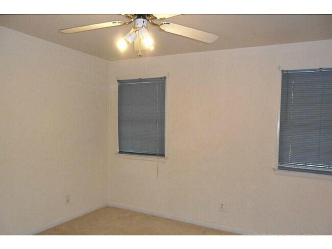 Building Photo - Newly Renovated Stunning House for Rent 4 BR /2.5 BA Hidden Hills Subdivision in Stone Mountain