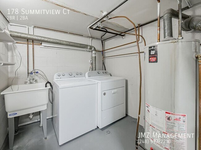 Building Photo - 178 Summitview Ct-