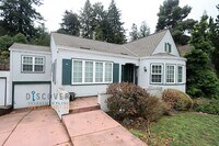 Building Photo - Upper Rockridge 3 Bedroom Home