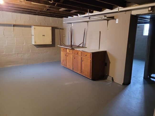 Building Photo - 857 Newton Ave