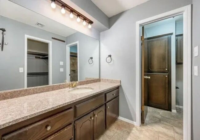 Building Photo - Updated 3 Bedroom/2 Bath Home w/Beautiful Landscaping - Edmond Schools