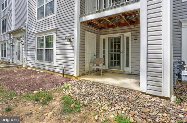 Building Photo - 2056 Quaker Way