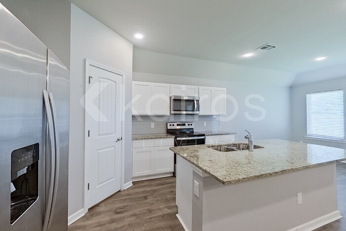 Building Photo - 200 Yardley Ct