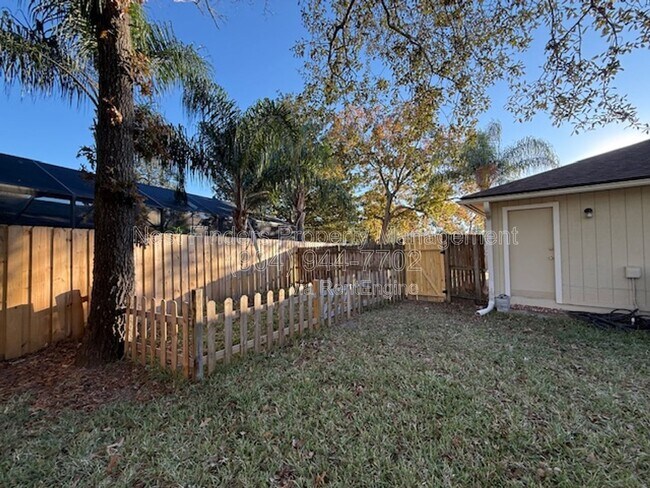 Building Photo - 12947 Tree Wy Ct N