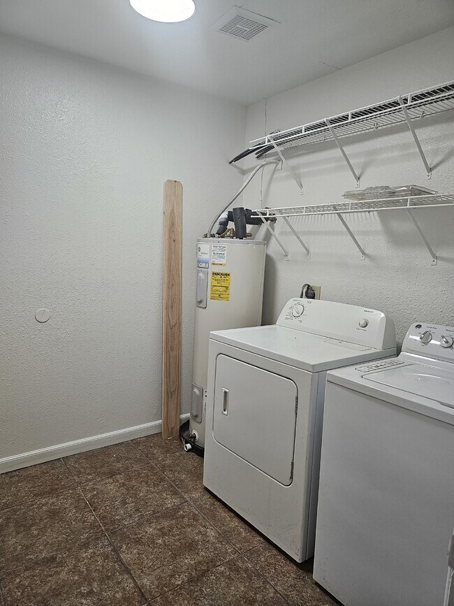 Building Photo - This Charming Home Awaits You!