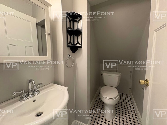 Building Photo - 264 Modoc St