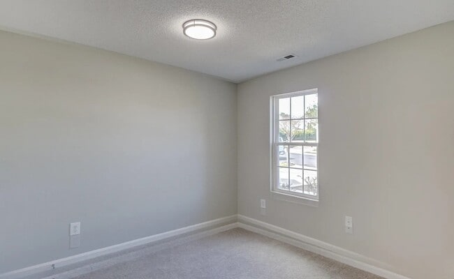 Building Photo - 404 Quartz Dr