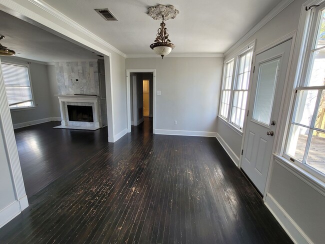 Building Photo - 6014 College Dr