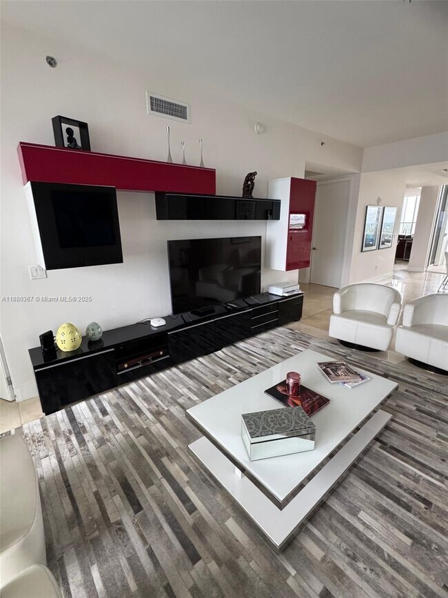 Building Photo - 16001 Collins Ave