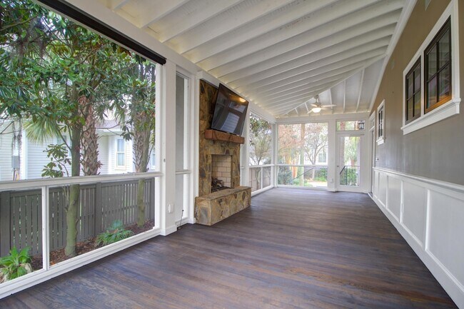 Building Photo - 612 Daggett St