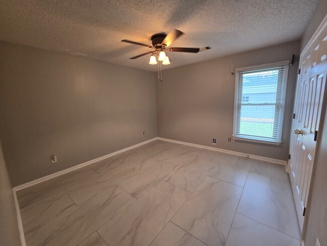 Building Photo - 4220 Glenroy Dr