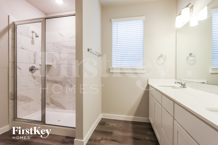 Building Photo - 381 N Centro Cir