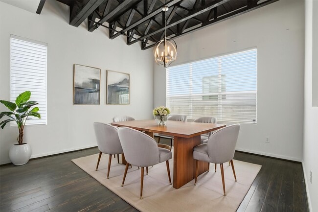 Building Photo - 4704 Crawford St