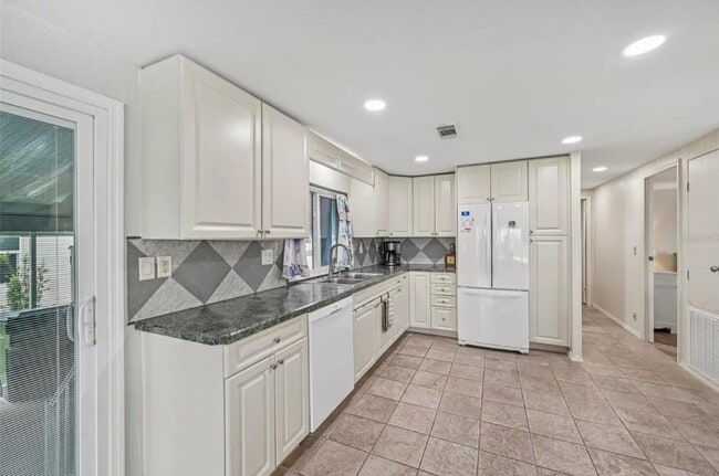 Building Photo - 106 Lazy River Rd