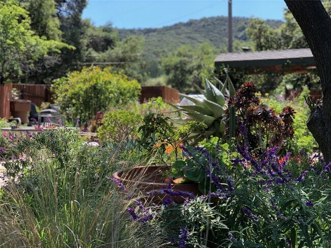 Building Photo - 456 S Skyline Dr