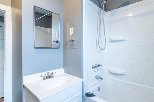 Building Photo - 1020 W Wayne St