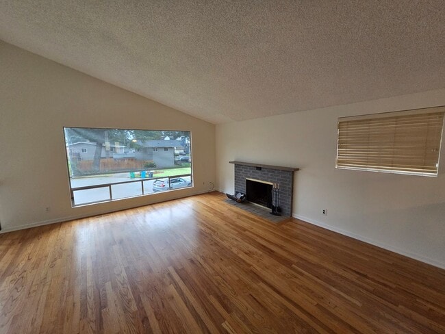 Building Photo - 2136 N 187th St