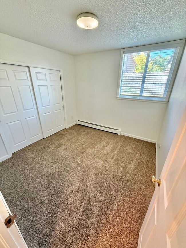 Building Photo - Move -In Incentives - Pick 1 - 2 Weeks Free, $100 Off or Flexible Lease Dates! 2 Bed, 1 Bath apar...