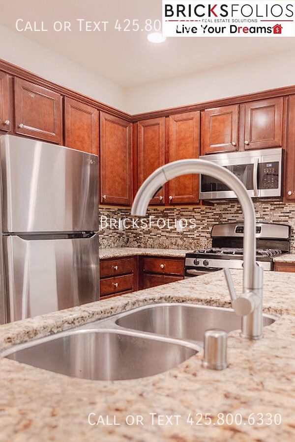 Building Photo - Welcoming Home in the Heart of Bothell's N...