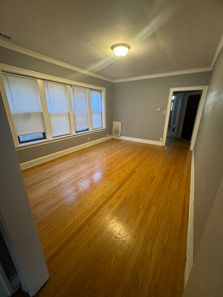 Building Photo - 7925 S Vernon Ave