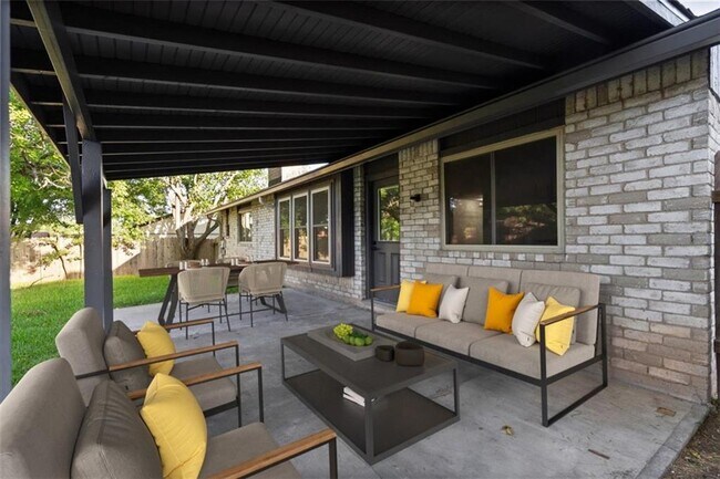 Building Photo - 304 Skyloop Dr