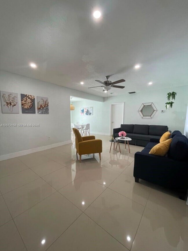 Building Photo - 7904 Miramar Pkwy
