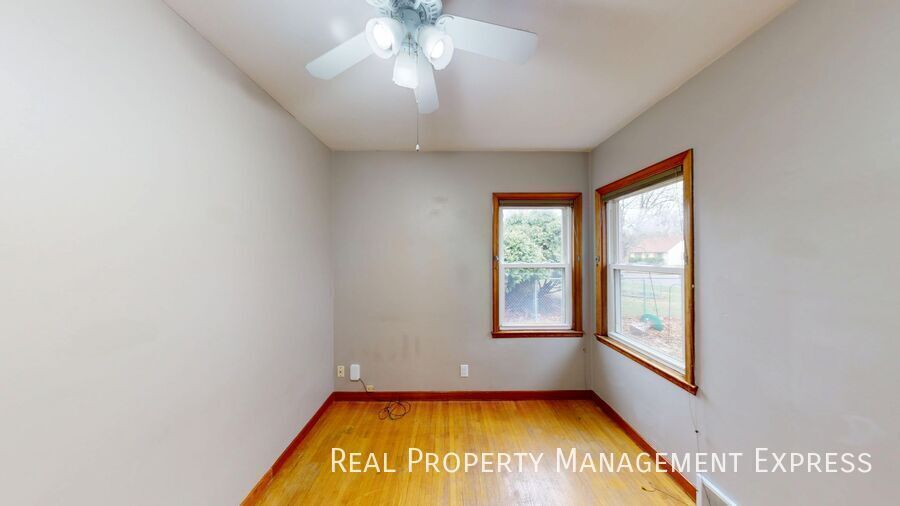 Building Photo - 4 Bedroom, 2 Bathroom Home for Rent in Sioux Falls