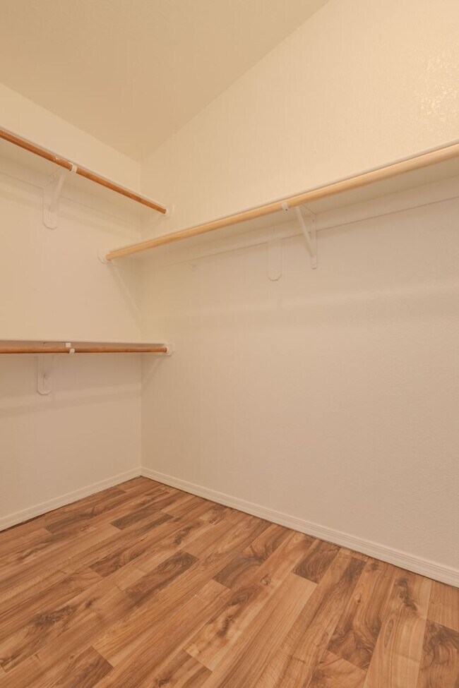 Building Photo - 3 Bedroom, 2 Bath