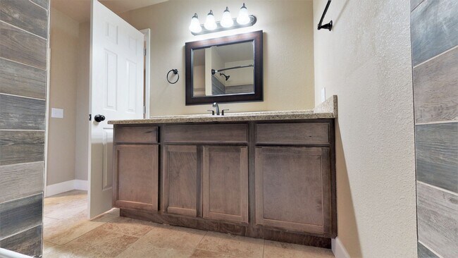 Building Photo - 4119 N Sunflower Cir