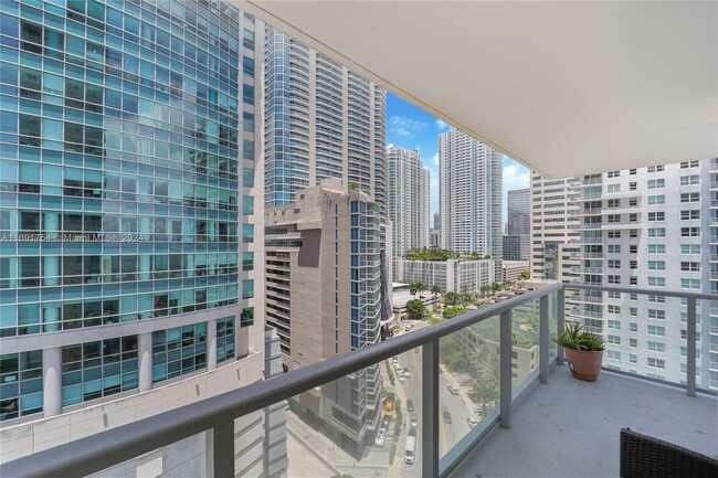 Building Photo - 1155 Brickell Bay Dr