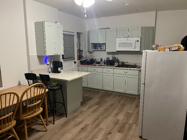 Primary Photo - 374 Avenue E