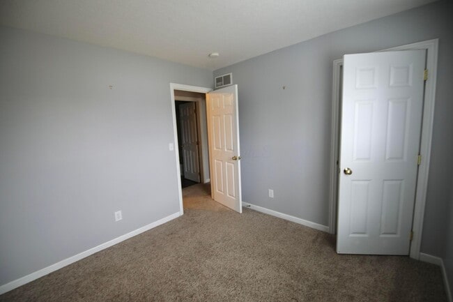 Building Photo - 4400 Greensbury Dr