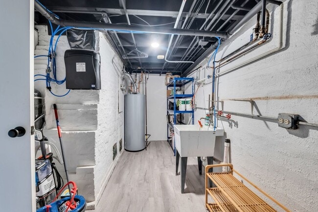 Building Photo - 15160 W Oak Spring Rd