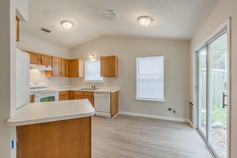 Building Photo - 4172 Davie Ct