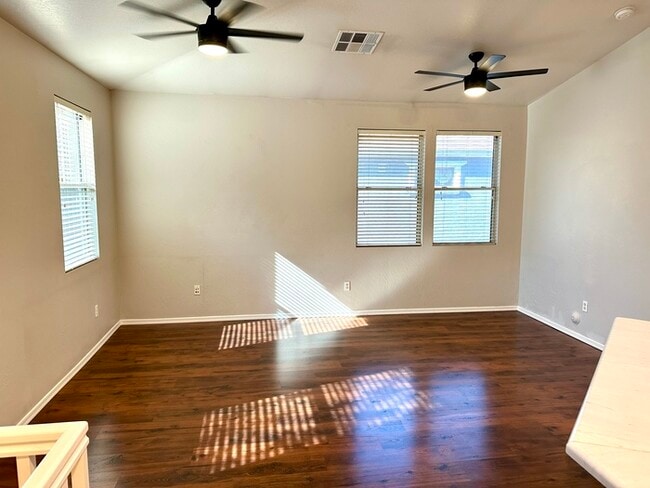 Building Photo - Completely adorable Gardens Community in G...