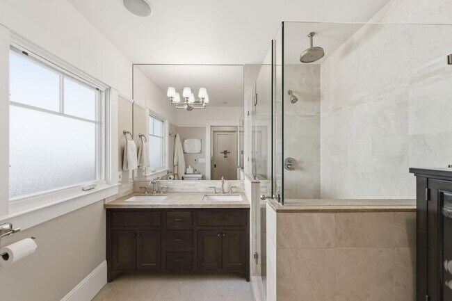 Building Photo - 1212 Mills Ave