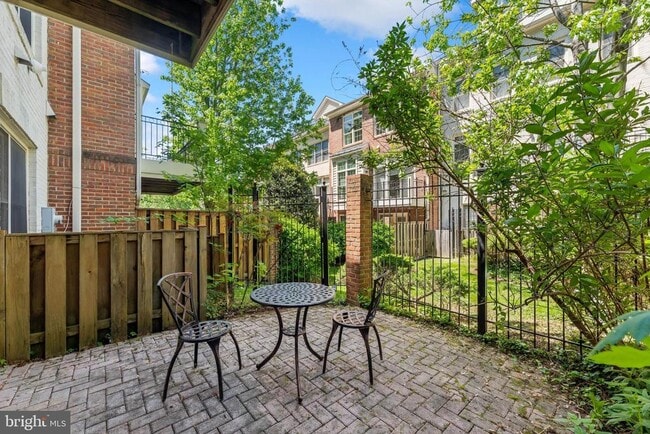 Building Photo - 7489 Carriage Hills Dr