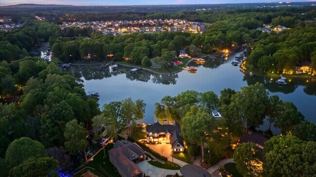 Building Photo - Northshore Landing