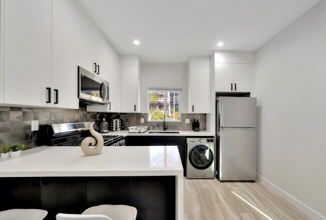 Building Photo - 5565 Ostin Ave