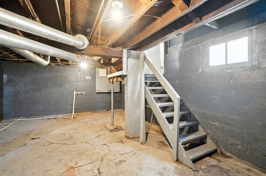 Building Photo - 2911 Broadway