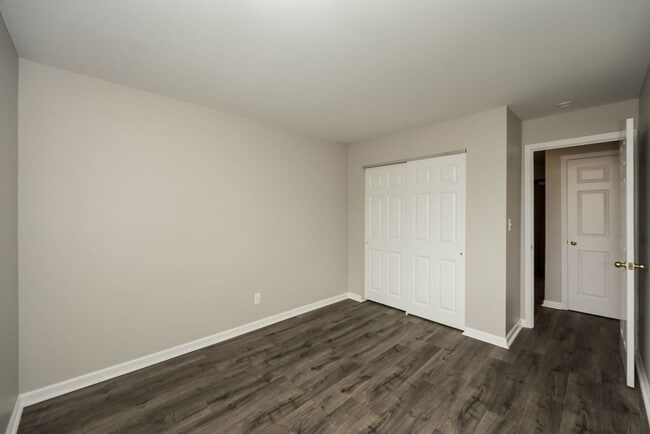 Building Photo - Two Bedroom, 2 Bath Creve Coeur Condo