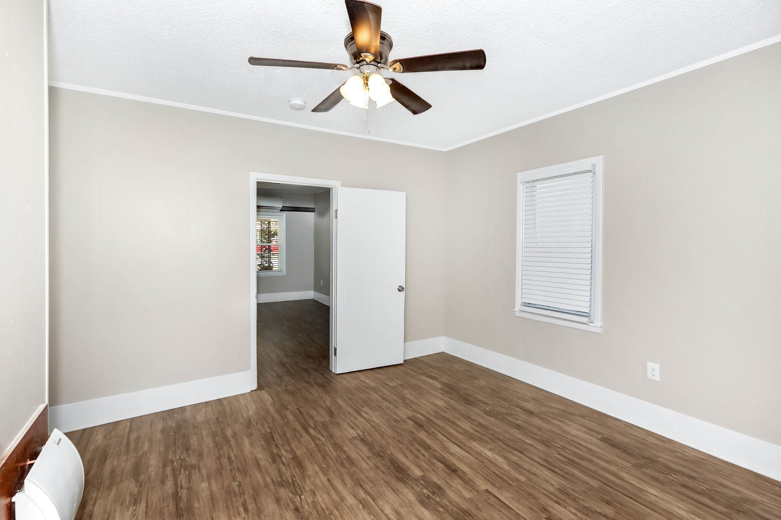 Building Photo - 512 Oshaughnessy Ave NE