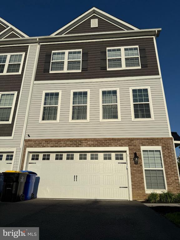 Building Photo - 1 Autumn Park Blvd