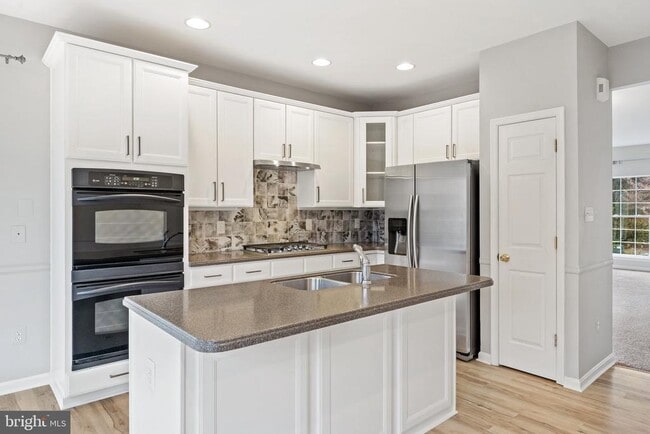 Building Photo - 1099 Longview Ln