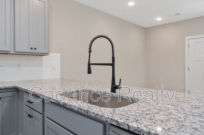 Building Photo - 1723 Perimeter Lp