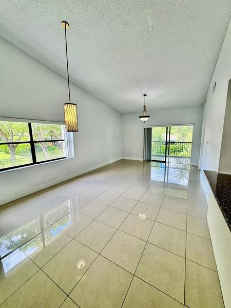 Building Photo - 9657 Riverside Dr