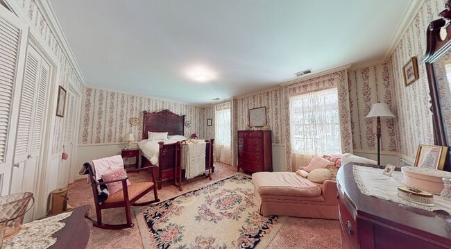 Building Photo - 221 Magnolia Ln