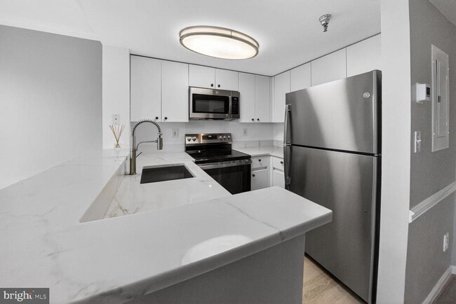 Building Photo - 701 Pennsylvania Ave NW